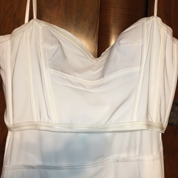 BCBG MaxAzria Strapless Dress. Size 6 - Picture 7 of 8